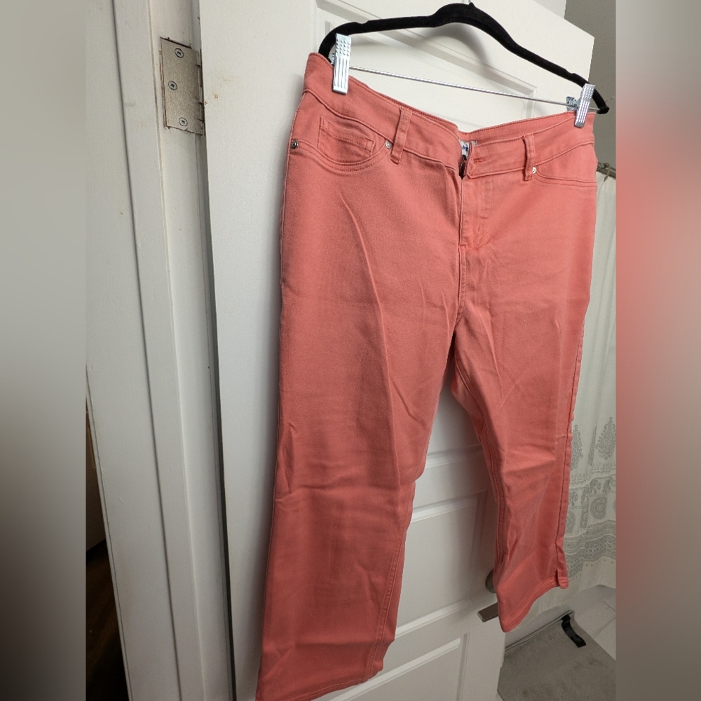 Nygard coral capris